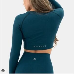 Balance Athletica Energy Set in Quartz‎ Topaz.